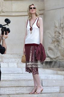 Elizabeth Debicki feet photo 4