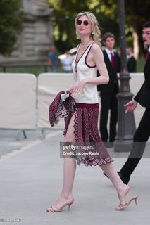 Elizabeth Debicki feet photo 3
