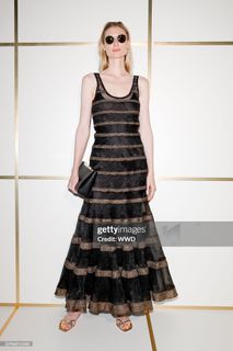 Elizabeth Debicki feet photo 2