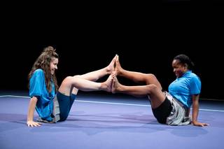 Elizabeth Dulau feet photo 3