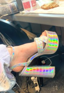 Elizabeth Dulau feet photo 8