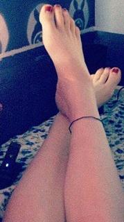 Elizabeth Dwyer feet photo 11