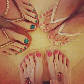Elizabeth Dwyer feet photo 8