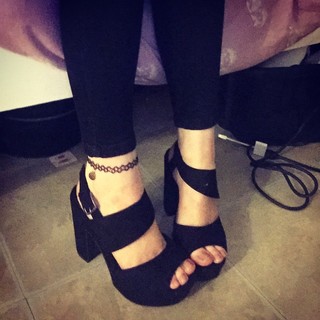 Elizabeth Dwyer feet photo 9