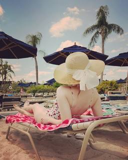 Elizabeth Dwyer feet photo 10