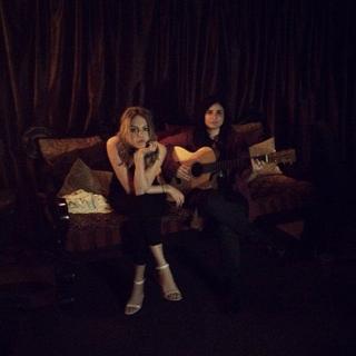 Elizabeth Gillies feet photo thumbnail