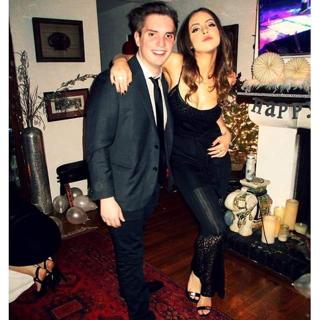 Elizabeth Gillies feet photo thumbnail