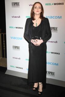 Elizabeth Gillies feet photo thumbnail