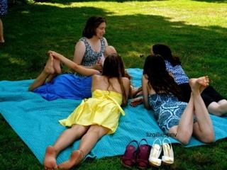Elizabeth Gillies feet photo thumbnail