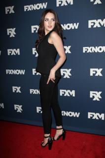Elizabeth Gillies feet photo thumbnail
