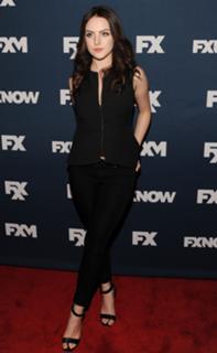 Elizabeth Gillies feet photo thumbnail