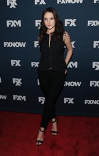 Elizabeth Gillies feet photo thumbnail
