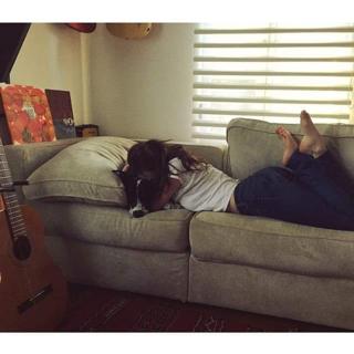 Elizabeth Gillies feet photo thumbnail
