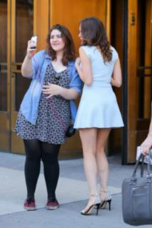 Elizabeth Gillies feet photo thumbnail