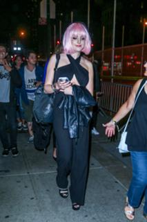 Elizabeth Gillies feet photo thumbnail