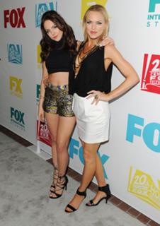 Elizabeth Gillies feet photo thumbnail