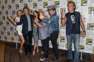 Elizabeth Gillies feet photo thumbnail