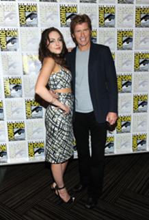 Elizabeth Gillies feet photo thumbnail