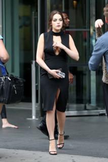 Elizabeth Gillies feet photo thumbnail