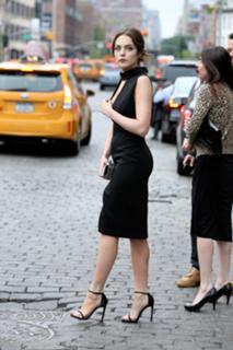 Elizabeth Gillies feet photo thumbnail