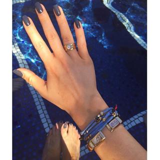 Elizabeth Gillies feet photo thumbnail