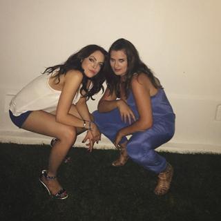 Elizabeth Gillies feet photo thumbnail