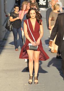 Elizabeth Gillies feet photo thumbnail