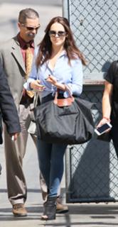 Elizabeth Gillies feet photo thumbnail