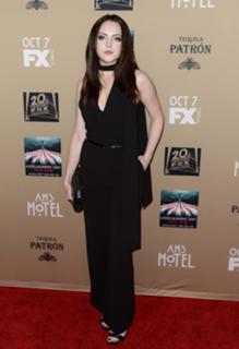 Elizabeth Gillies feet photo thumbnail