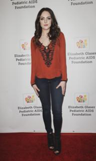 Elizabeth Gillies feet photo thumbnail