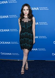 Elizabeth Gillies feet photo thumbnail