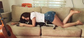Elizabeth Gillies feet photo thumbnail