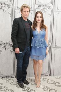 Elizabeth Gillies feet photo thumbnail