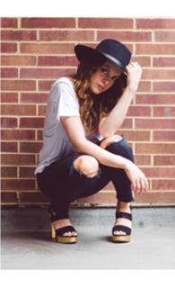 Elizabeth Gillies feet photo thumbnail