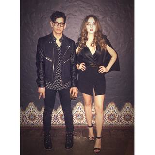 Elizabeth Gillies feet photo thumbnail