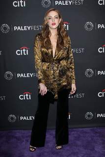 Elizabeth Gillies feet photo thumbnail