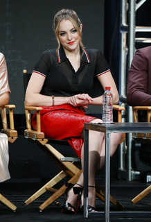 Elizabeth Gillies feet photo thumbnail