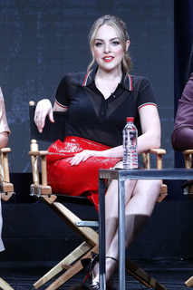 Elizabeth Gillies feet photo thumbnail
