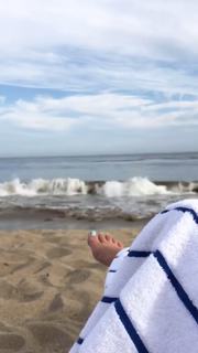 Elizabeth Gillies feet photo thumbnail