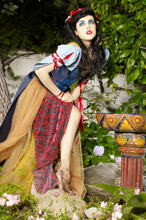 Elizabeth Gillies feet photo thumbnail