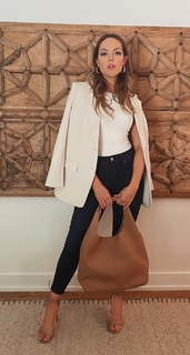 Elizabeth Gillies feet photo thumbnail
