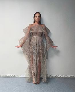 Elizabeth Gillies feet photo thumbnail