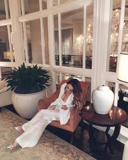 Elizabeth Gillies feet photo thumbnail