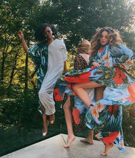 Elizabeth Gillies feet photo thumbnail