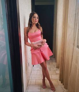 Elizabeth Gillies feet photo thumbnail