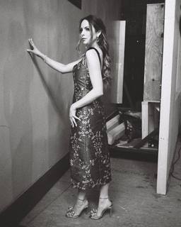 Elizabeth Gillies feet photo thumbnail
