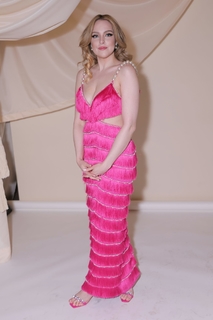 Elizabeth Gillies feet photo thumbnail