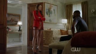 Elizabeth Gillies feet photo thumbnail