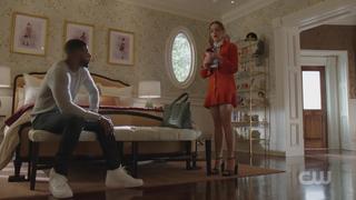 Elizabeth Gillies feet photo thumbnail