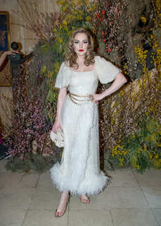 Elizabeth Gillies feet photo thumbnail